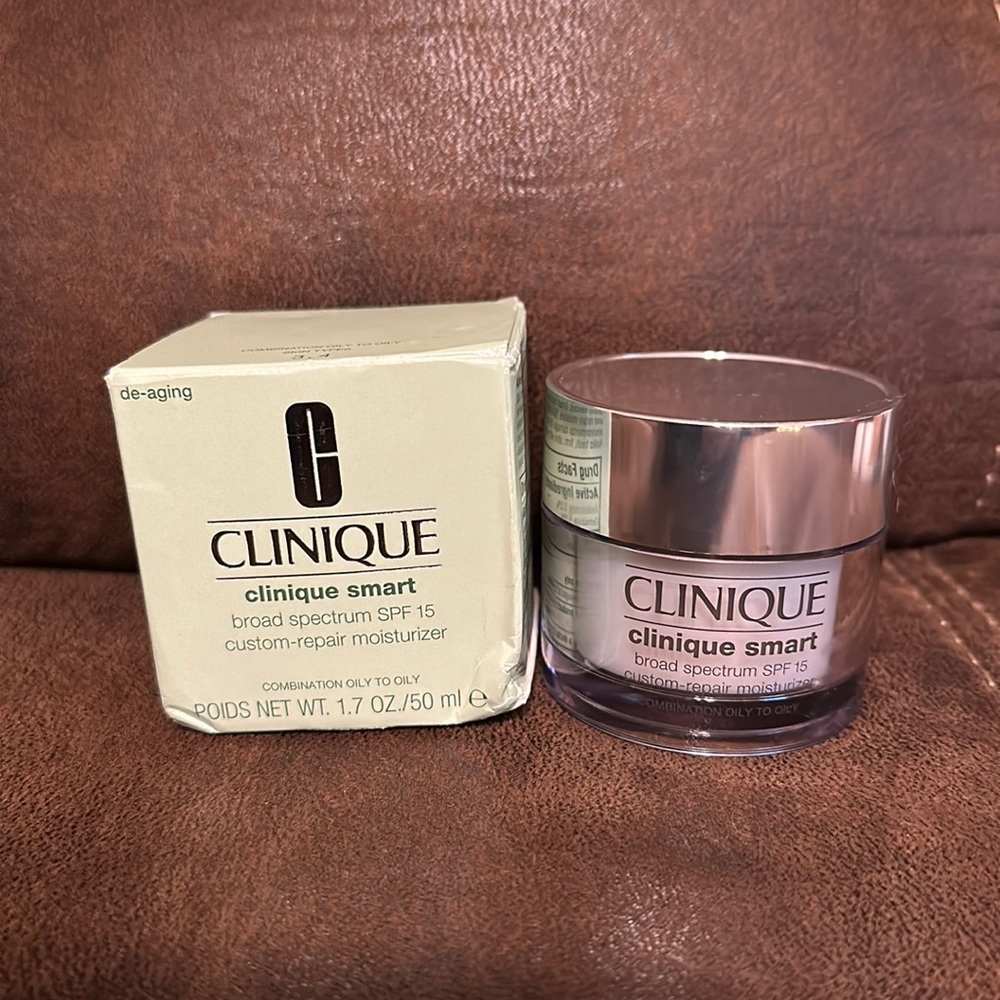 NEW Clinique Smart broad spectrum SPF 15 Custom-Repair Moisturizer